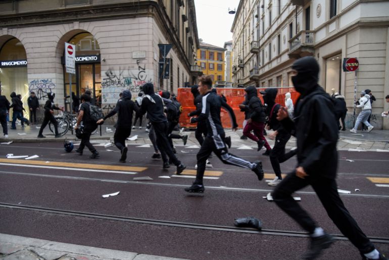 reuters_6ad88c0a-1792576522 FILE PHOTO: Protesters run along a street strewn with debris during a protest over the state of public services and the rising cost of living in Milan, Italy, October 18, 2026. REUTERS/Stringer/File Photo