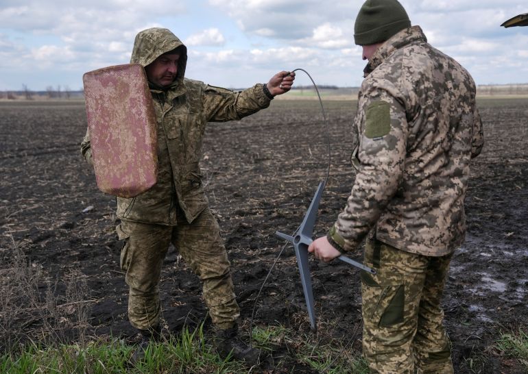 reuters_6adcb7c1-1792849857-1 FILE PHOTO: Servicemen of the 68th Oleksa Dovbush Separate Jaeger Brigade of the Armed Forces of Ukraine set up Starlink satellite internet system, amid Russia's attack on Ukraine, near the frontline town of Pokrovsk in Donetsk region, Ukraine April 10, 2025. REUTERS/Inna Varenytsia/File Photo
