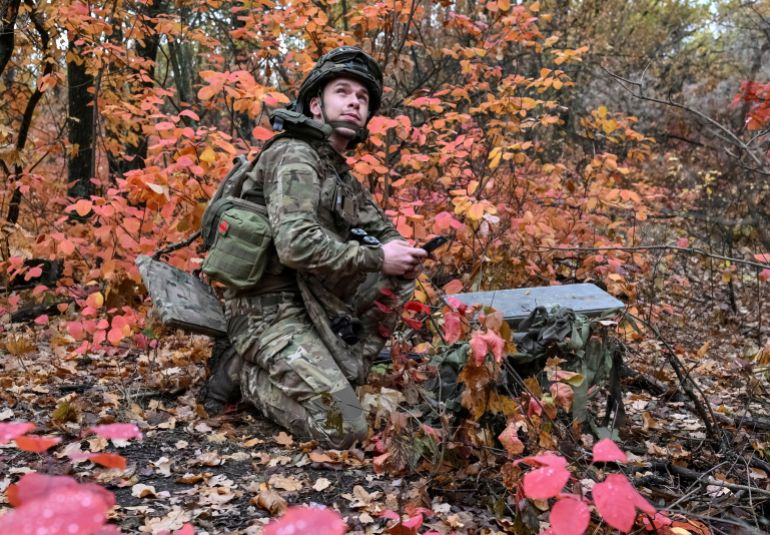 starshield-1792732454-1 FILE PHOTO: An artilleryman of the Special Rifle Police Battalion of Zaporizhzhia region sets up Starlink satellite internet system, at a position, amid Russia's attack on Ukraine, near the frontline in Donetsk region, Ukraine, October 16, 2026. REUTERS/Stringer/File Photo