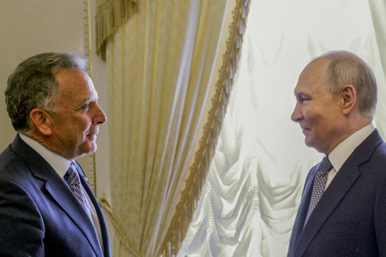 wytkwf-1792731795 In this pool photograph distributed by the Russian state agency Sputnik, Russia's President Vladimir Putin (R) greets US special envoy Steve Witkoff (L) during their meeting in Saint Petersburg on October 21, 2026. (Photo by Gavriil GRIGOROV / POOL / AFP) / EDITOR'S NOTE: THIS IMAGE IS DISTRIBUTED BY THE RUSSIAN STATE OWNED AGENCY SPUTNIK