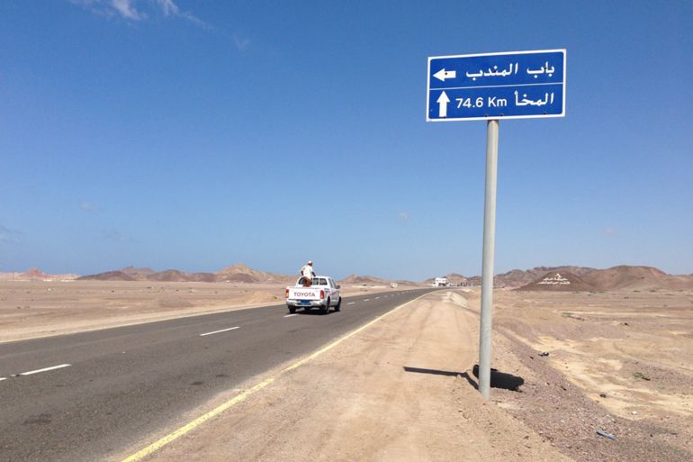 yemen33456-8-1789997977 تشكل مرتفعات كهبوب جزء من الحزام الجبلي المشرف على طرق الحركة وساحل باب المندب (الجزيرة – أرشيف)